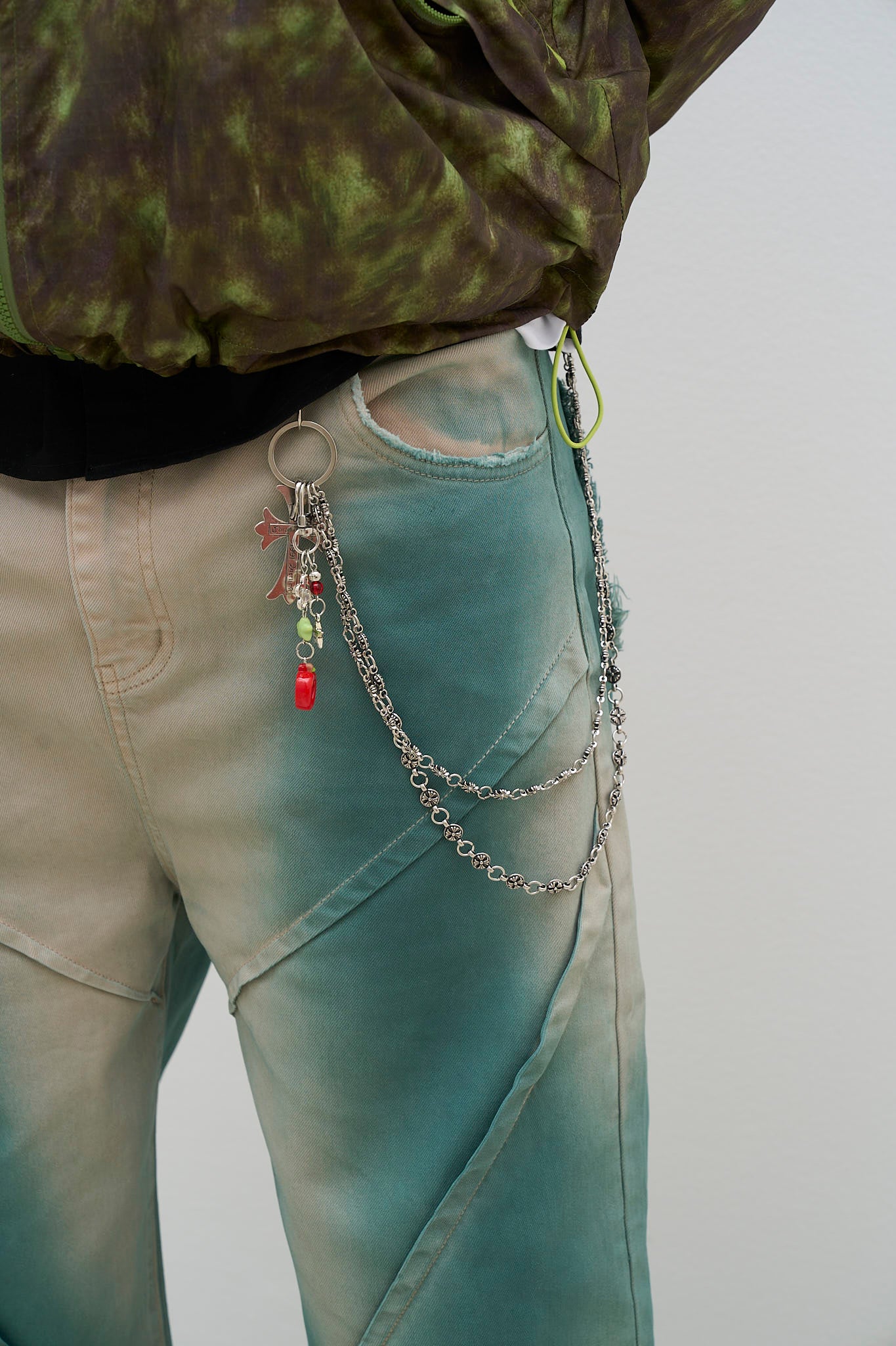 HAND-SPRAYED DENIM WASH
