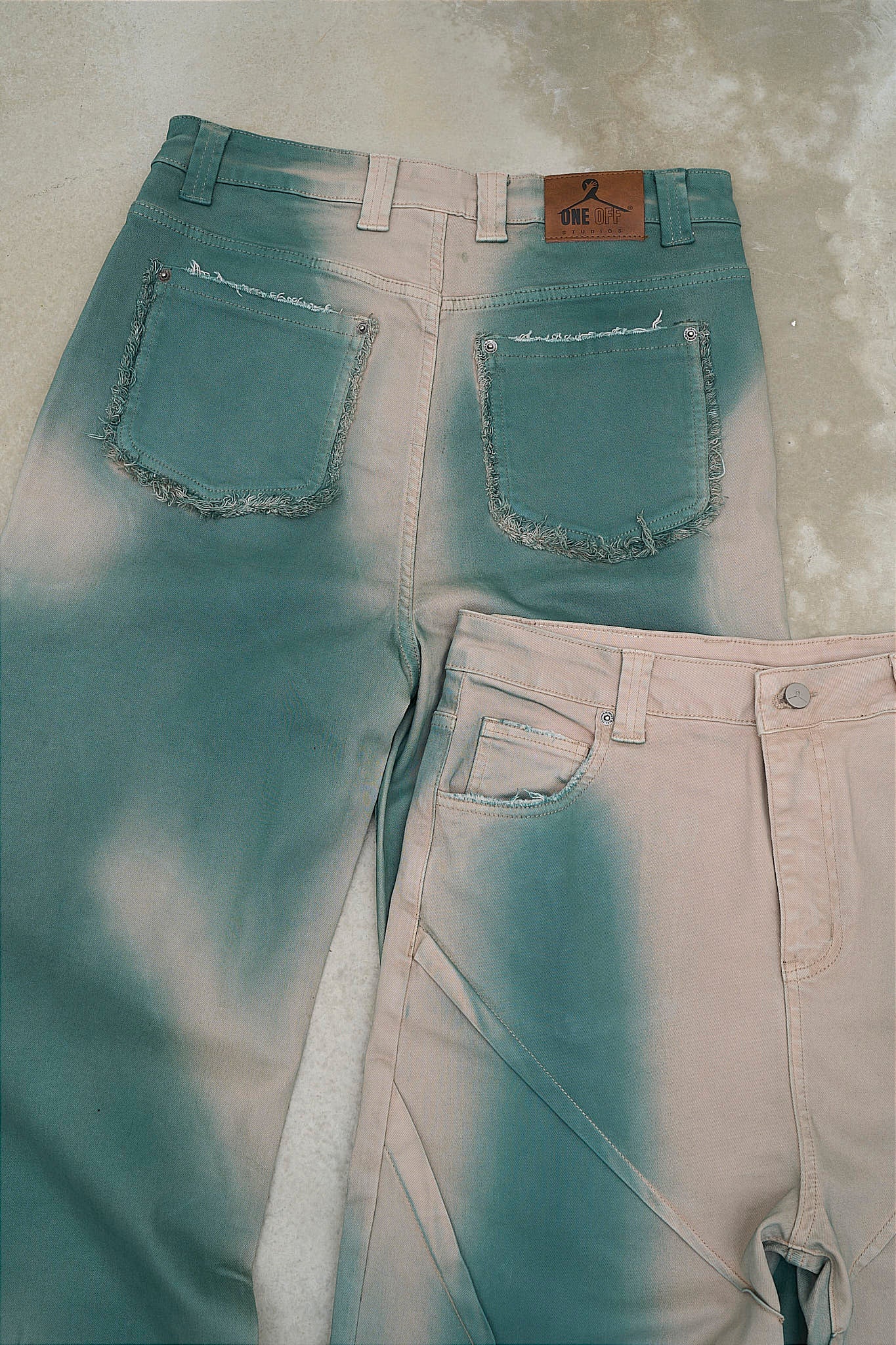 HAND-SPRAYED DENIM WASH