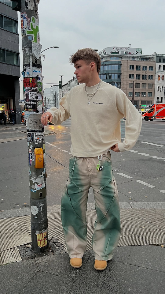 HAND-SPRAYED DENIM WASH